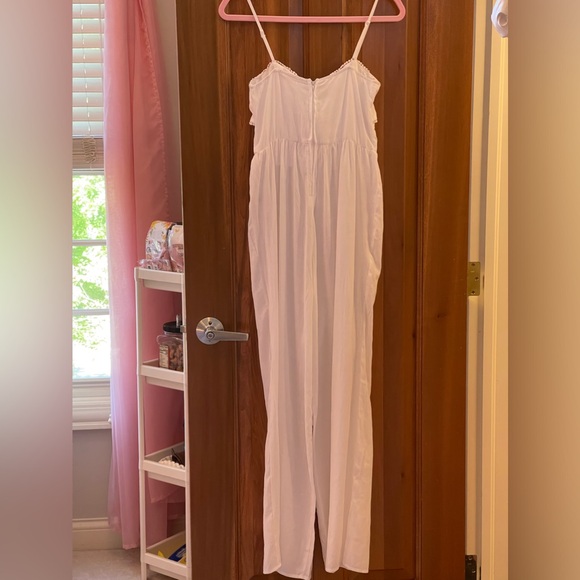 Beautiful ❣️mi ami❣️White Linen Pleated Jumpsuit🏆 - Picture 10 of 16